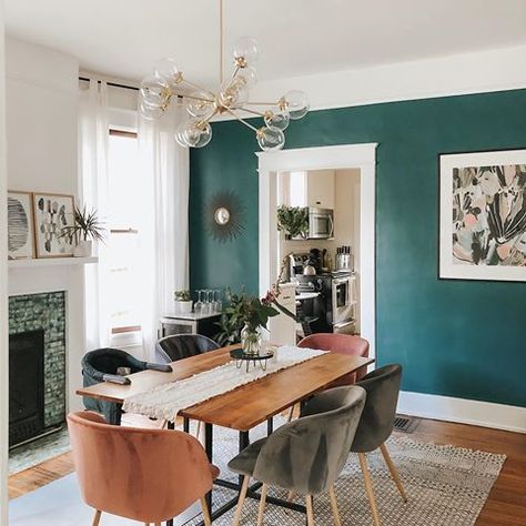 Teal Paint Color, Teal Accent Wall, Dining Room Teal, Accent Wall Paint Colors, Accent Wall Dining, Accent Wall Dining Room, Dining Room Trends, Wall Dining Room, Statement Walls