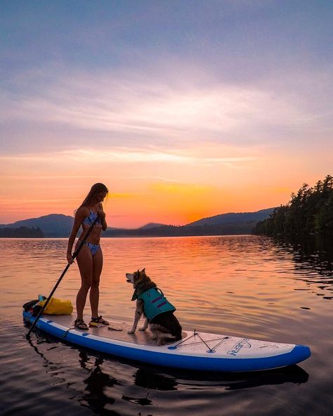 Women Paddle Boarding, River Paddle Boarding, Lake Paddle Boarding, Sup Photography, Paddle Boarding Aesthetic, Paddle Boarding Pictures, Sup Girl, Sup Stand Up Paddle, Sup Board