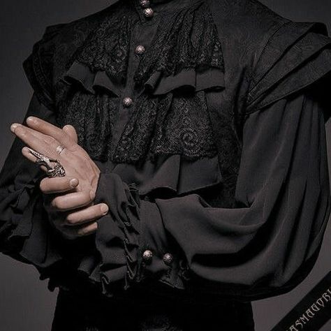 Cardan Greenbriar Aesthetic, Cardan Greenbriar, Fancy Outfits, Fantasy Fashion, Character Outfits, Dracula, Look Cool, Aesthetic Clothes, Pretty Outfits