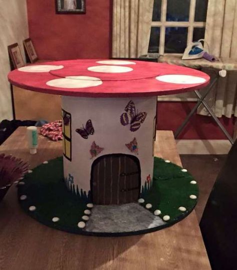 Cable Reel Ideas For Kids, Cable Reel Table, Wooden Cable Reel, Spool Furniture, Things To Paint, Spool Tables, Cable Spool, Cable Drum, Wire Spool