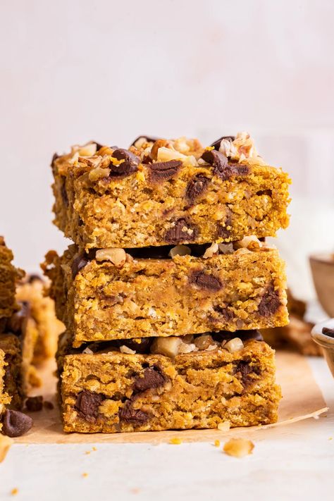 Chocolate Chip Oat Bars, Pumpkin Oatmeal Bars, Pumpkin Chocolate Chip Bars, Chocolate Oatmeal Bars, Pumpkin Oats, Healthy Afternoon Snacks, Chocolate Chip Bars, Food On The Table, Pumpkin Chocolate Chip