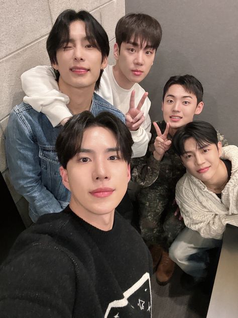 #Byeongkwan #BK #Kwan #ACE #CypherGi #kpop #kpopIdol #Donghun #Junhee #WOW #Yuchan Ace Byeongkwan, A.c.e Byeongkwan, Photo Grouping, Group Photos, Kpop Groups, Kpop Idol, Boy Groups, My Girl, Actors