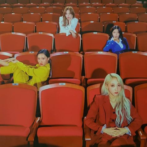 Theater Photoshoot Ideas, Movie Theatre Photoshoot, Movie Theater Photoshoot, Theater Photoshoot, Cinema Photoshoot, Movie Photoshoot, Theatre Rehearsals, Moonbyul Solar, Alone In A Crowd