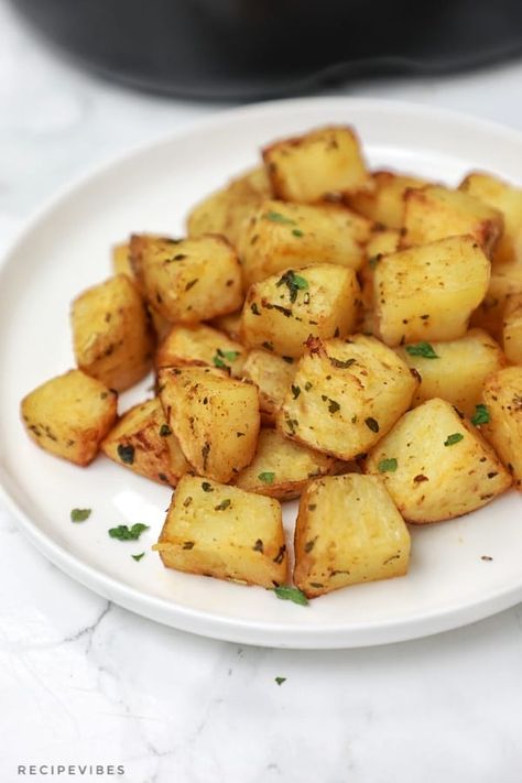 Air Fryer Potatoes (Air fryer Diced Potatoes) Fried Diced Potatoes, Diced Potatoes In Oven, Air Fryer Diced Potatoes, Potatoes O Brien, Potatoes Air Fryer, Fry Potatoes, Air Fryer Potatoes, Airfryer Recipe, Salmon Bites Recipe