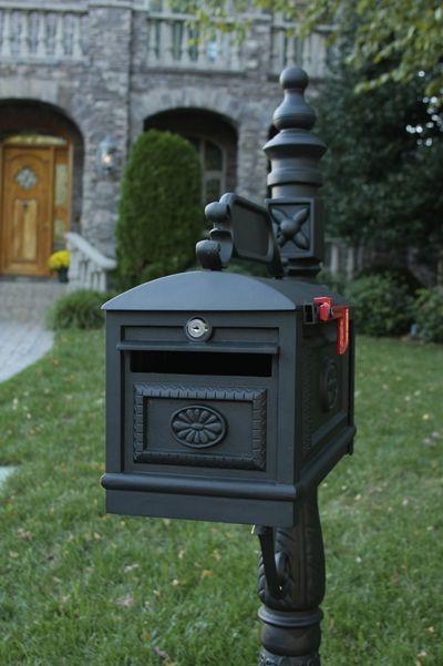 Better Box Mailboxes Company manufactures different types of mailboxes, including different types of Residential mailbox models that are not only useful they are extremely good looking or enhancing the aesthetic beauty of your lawn. Also the company produces locking mail box models that offer security along with beauty of the premise. Secure Mailbox Ideas, Locking Mailbox Ideas, Home Mailboxes, Parcel Drop Box, Garage Security, Security Mailbox, Residential Mailboxes, Townhouse Ideas, Mailbox Landscaping