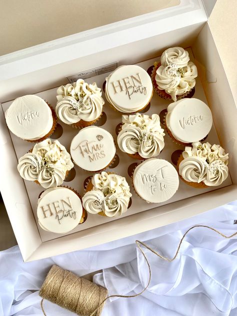 Hen Party Cupcakes Ideas, Hen Party Cake Ideas, Hen Do Cupcakes, Bachelorette Cupcake Ideas, Hen Cupcakes, Hens Cake, Hen Party Food, Engagement Party Cupcakes, Bachelorette Cupcakes