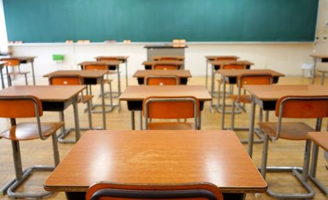 Student desks in classroom School Clean, Philosophy Of Education, School Desks, Education For All, Effective Learning, High School Teacher, Classroom Setup, Public Education, International School