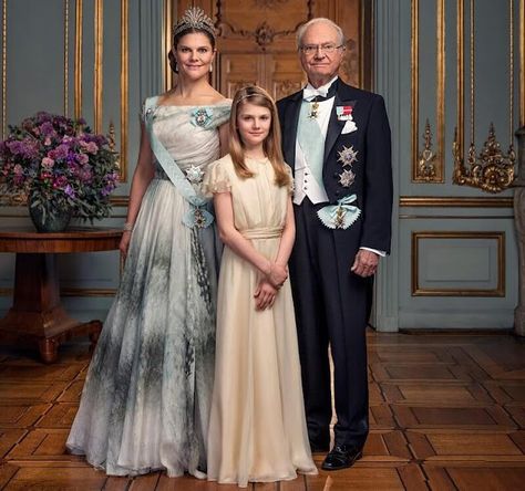 Kroonprinses Victoria, Royal Families Of Europe, Princess Sofia Of Sweden, Royal Clothes, Princesa Real, Royal Family Pictures, Pale Pink Dress, Swedish Royalty, Princess Victoria Of Sweden