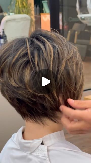 Kris Jenner Haircut, Pixiecut Undercut, Haircut Tutorials, Buzzcut Girl, Buzz Cut Women, Nothing But Pixies, Girls With Shaved Heads, Short Hair Images, Long Pixie Cuts