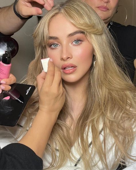 Carolina Gonzalez on Instagram: “⚜️S A B R I N A⚜️ Angelic Innocence on @sabrinacarpenter #behindthescenes for Tonight’s Met Gala 2022 @themetgalaofficial Stylist…” Celeb Outfits, Honey Hair, Bridesmaid Makeup, Bridal Hair And Makeup, Makati, Wedding Hair And Makeup, Glam Makeup, Sabrina Carpenter, Makeup Routine