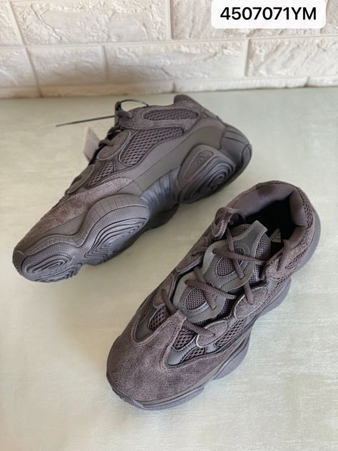 Yeezy 500 Outfit, Yeezy 500, Couple Shoes, Trainer Sneakers, Nike Huarache, Adidas Yeezy, Shoe Game, Mens Trainers, Sneakers Nike