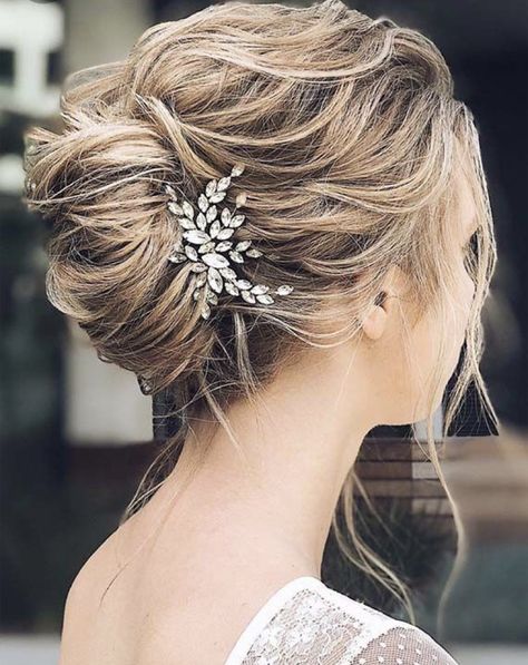 French twist done on beautiful wavy hair for a more undone ans piecy look #AVEDA #IBW #AVEDAIBW Side Up Hairstyles, French Twist Updo, Twist Updo, Wedding Hair Side, Roll Hairstyle, French Twist Hair, Twisted Updo, Bridal Hair Updo, Elegant Wedding Hair