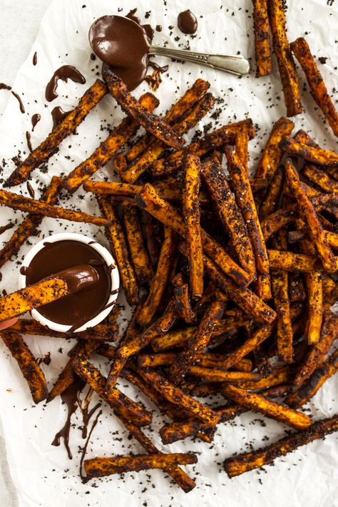 Coffee roasted sweet potato dessert fries is a fun and healthy dessert. Sweet potato fries covered in coffee grounds and served with a chocolate sauce for dipping. Mocha meats sweet potato fries!! #sweetpotatofries #sweetpotatoes #bakedfries #coffee #chocolate #vegan #glutenfree #dairyfree #dessert #maplesyrup | robustrecipes.com Dessert Fries, Potato Fries Baked, Healthy Fall Desserts, Vegan Chocolate Frosting, Sweet Potato Dessert, Yummy Sweet Potatoes, Roasted Sweet Potato, Baked Fries, Decadent Cakes