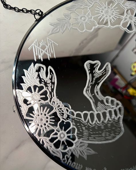 Dremel Mirror Etching, Mirror Etching Designs, Mirror Engraving, Sleep Token, Glass Engraving, Diy Stuff, Dremel, Hand Engraving, Project Ideas