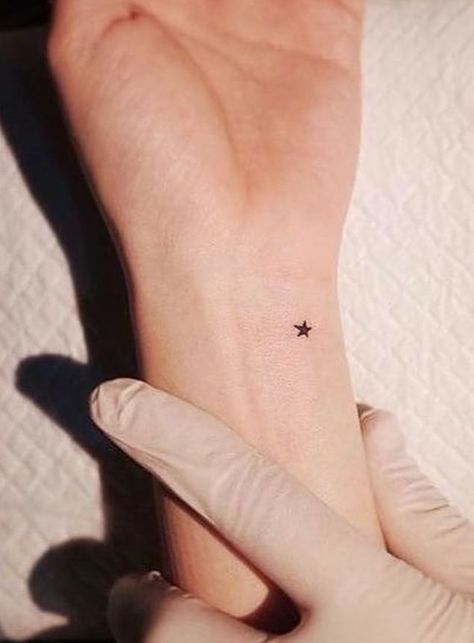 Tattoo Ideas Meaningful, Female Tattoo Ideas, Meaningful Tattoo Ideas, Small Star Tattoos, Unique Tattoo Ideas, Small Finger Tattoos, Finger Tattoo Designs, Star Tattoo Designs, Meaningful Tattoo