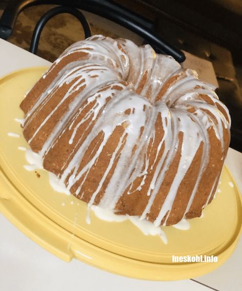 Pineapple Pound Cake Pound Cake With Cream Cheese, Ineskohl Kitchen, Pineapple Pound Cake, Cream Cheese Pound Cake Recipe, Welcome To My Kitchen, Glaze For Cake, Pineapple Desserts, Bakers Gonna Bake, Cream Cheese Pound Cake