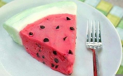 watermelon ice cream cake Watermelon Ice Cream, Cream Cake Recipe, Ice Cream Cake Recipe, Watermelon Cake, Watermelon Ice, Homemade Ice, Savoury Cake, Tutti Frutti, Homemade Ice Cream