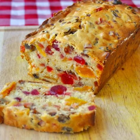 This light fruitcake recipe transforms our popular Apricot Raisin Cake into a moist & delicious Christmas fruitcake, creating a new Holiday baking tradition Cherry Pound Cake Recipes, Cherry Pound Cake, Fruit Loaf, Raisin Cake, Rock Recipes, Fruit Cake Christmas, Pound Cake Recipe, Fruitcake Recipes, Christmas Cake Recipes