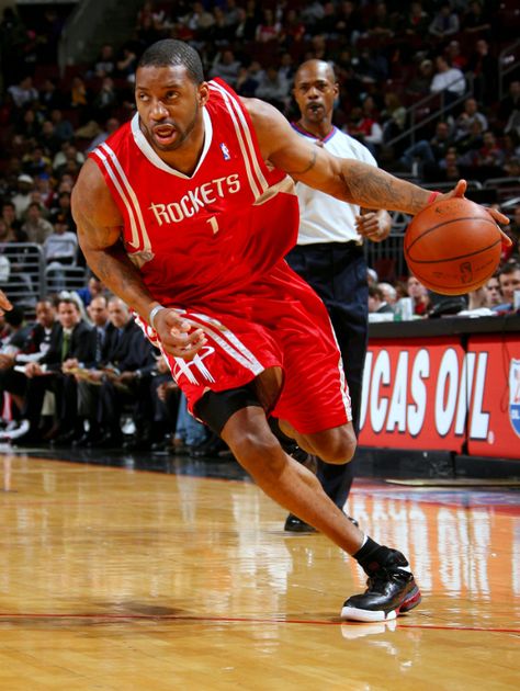 whether you remember Tracy McGrady's career for the low points (his playoff futility) or the high (13 points in 35 seconds), his time as a Houston Rocket is arguably the prime chapter of his career.  This weekend, McGrady was enshrined to the Naismith Memorial Basketball Hall of Fame, headlining the class of 2017.  Houston wasn't the first — or last — stop in his 16-year career, but "T-Mac" logged the most seasons with the Rockets at six. Mcgrady Wallpaper, Tracy Mcgrady Wallpaper, Tracy Mcgrady, Nba Live, Hoop Dreams, Basketball Photography, Sport Inspiration, Nba Wallpapers, Basketball Wallpaper