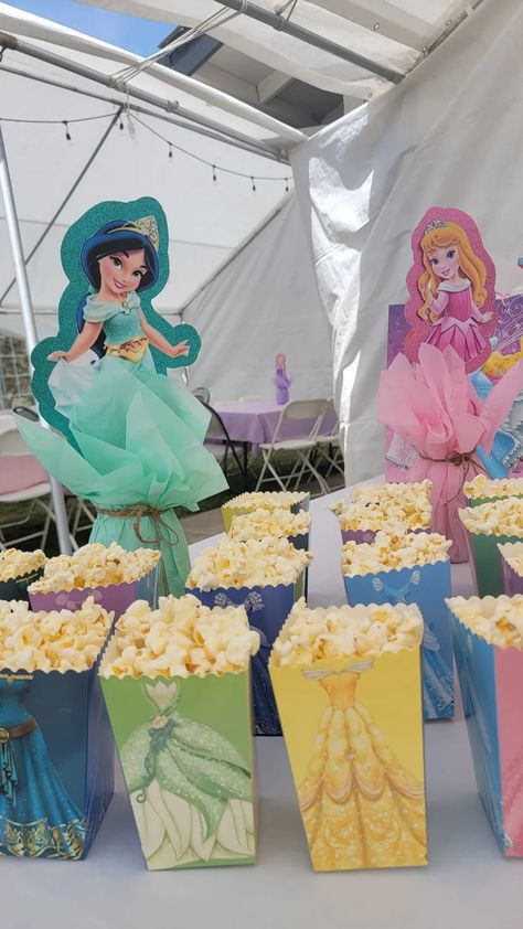 Disney Princess Party Desserts, Disney Princess Birthday Treats, Disney Princess Treats Dessert Tables, Disney Princess Treats, Princess Candy Bags, Disney Princess Dessert Table, Disney Princess Birthday Party Food, Popcorn Display, Princess Treats