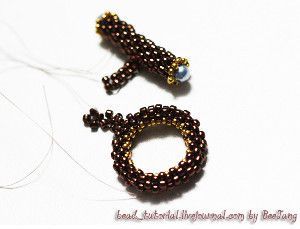 The Bar and Ring Toggle is a wonderful and elegant jewelry tutorial for anyone who wants their clasps to stand out in the crowd. Beaded Toggle Clasp, Beading Patterns Free, Chain Maille, Seed Bead Tutorial, Jewelry Clasps, Jewelry Techniques, Beading Tutorials, Bijoux Diy, Seed Bead Jewelry