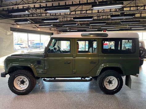 Old Land Rover Vintage, Land Rover 110 Defender, Land Rover Defender Classic, Vintage Land Rover Defender, Landrover Defender 110, Land Rover Pick Up, Range Rover Defender, Land Rover Camping, Classic 4x4