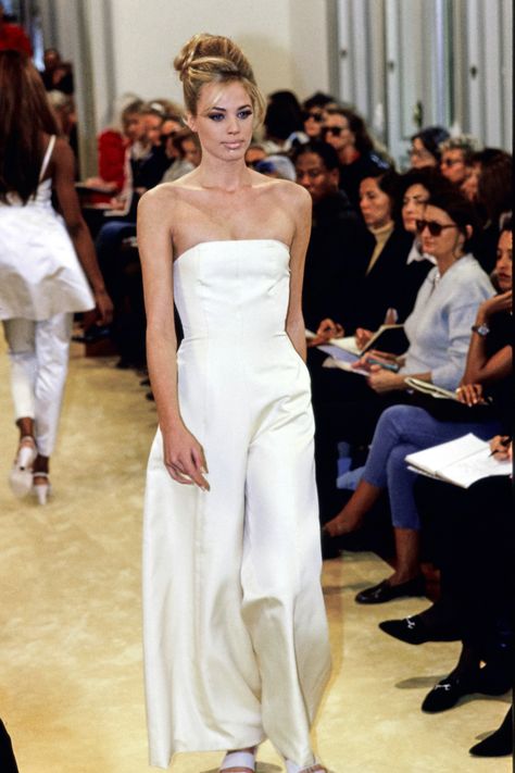 Prada Spring 1992 Ready-to-Wear Fashion Show Princess Dress Patterns, Prada Runway, Models 90s, Outfits 2000s, Elegant Outfit Classy, Prada Spring, 1990s Fashion, Milan Fashion Weeks, Vintage Couture