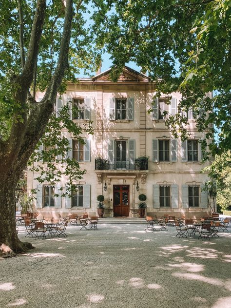 Small French Chateau Exterior, Chataue French House, French Cottage Wedding, Mini Chateau, Garage Bedroom Ideas, French Chateau Aesthetic, French Chateau Exterior, Chateau Aesthetic, Provence Chateau