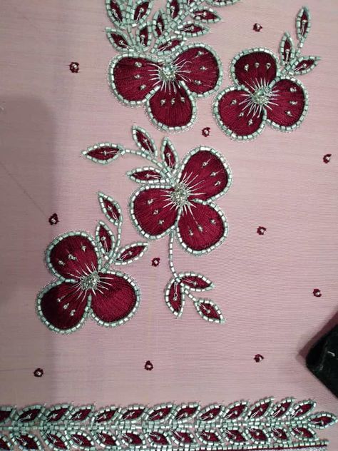 Hand Work Design, Aari Blouse, Latest Blouse Designs Pattern, Latest Model Blouse Designs, Simple Embroidery Designs, Diy Embroidery Designs, Bead Embroidery Tutorial, Simple Blouse Designs, Maggam Work Blouse Designs