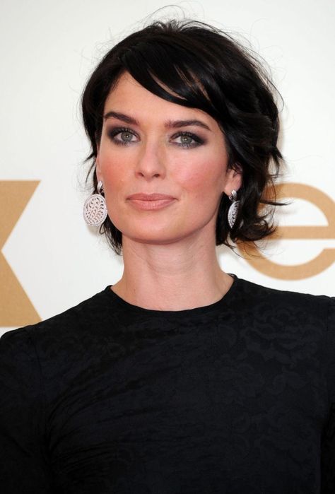 Lena Heady from GOT Neve Campbell, Lena Headey, Messy Pixie Cuts, Medium Bob Hairstyles, Hair 2018, Curly Hair With Bangs, Hair Shades, Long Hair Women, Model Hair