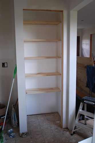 Linen Closet Shelves, Diy Pantry Shelves, Wood Shelves Kitchen, Linen Closets, Pantry Makeover, Pantry Shelving, Shelving Ideas, Diy Pantry, Pantry Closet