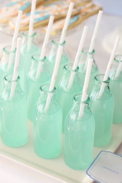 We could use mason jars for the shower.....Turquoise lemonade. Blue raspberry kool aid, sugar and country time lemonade mix. Signature drink. Country Time Lemonade, Munnar, Blue Curacao, Good Eat, Kool Aid, Blue Raspberry, Milkshakes, Party Drinks, Non Alcoholic Drinks