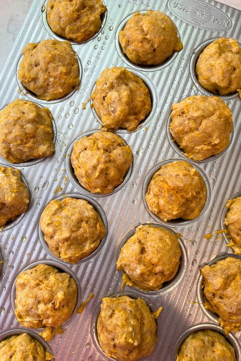 These butternut squash yogurt muffins are a great recipe to make for baby led weaning. They work well for ages 6 months and up! Blw Muffins, Muffins For Baby, Baby Led Weaning Recipe, Butternut Squash Muffins, Peanut Butter Banana Oats, Mini Banana Muffins, Baby Muffins, Recipe Zucchini, Yogurt Muffins