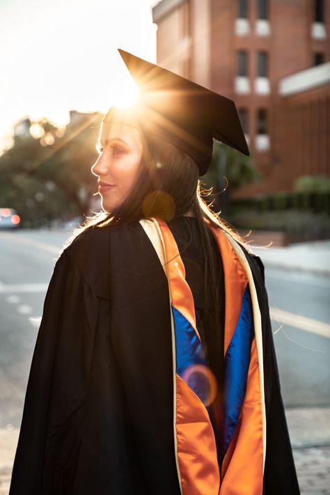 University Graduation Aesthetic, Gown Photoshoot Ideas, Cap And Gown Photoshoot, Caps Graduation, Gown Photoshoot, Track Senior Pictures, Graduation Pose, Architecture Illustrations, Grad Poses