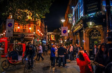 London Nightlife, Travel Guide London, Old Pub, Kensington Gardens, London Night, London Pubs, London Bars, Piccadilly Circus, Travel Budget