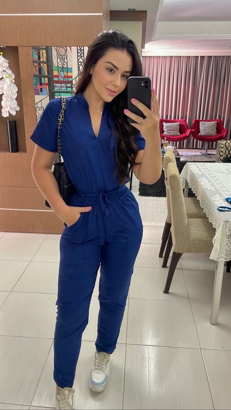 Ceil Blue Scrubs Outfit, Scrubs Uniform Cute Medical, Stylish Scrubs For Women, Doctor Outfit Women, Cute Scrubs Outfits, Scrubs Uniform Cute, Nurse Outfit Scrubs, Medical Scrubs Fashion, Stylish Scrubs