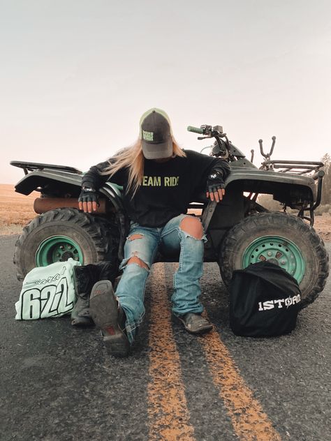 Four Wheeler Picture Ideas, Adina Core, Quad Riding, Outfit Western, Cute Country Couples, Western Photoshoot, Country Backgrounds, Country Girl Life, Four Wheeling