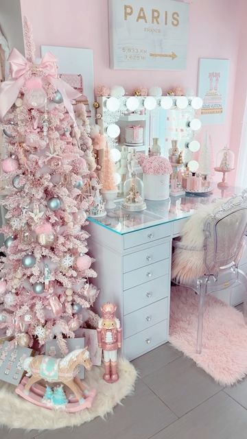 Christmas Tree Girls Room, Pink And White Christmas Decor Bedroom, Christmas Bedroom Decor Pink, Pink Christmas Aesthetic Bedroom, Girls Christmas Tree Ideas, Pink Bedroom Christmas Decor, Christmas Room Decor Pink, Pink Christmas Porch, Pink Christmas Room Decor Ideas Bedrooms