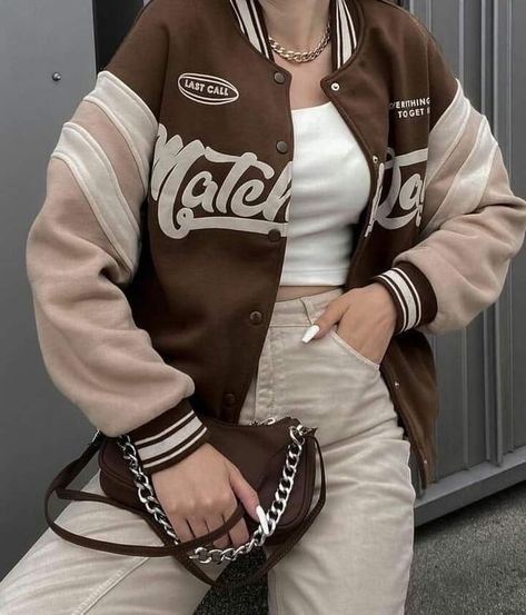 Baseball Jacket Outfit, Varsity Jacket Outfit, Beige Outfit, Casual Day Outfits, Brown Outfit, Fashionista Clothes, Jacket Outfit, Easy Trendy Outfits, Causual Outfits