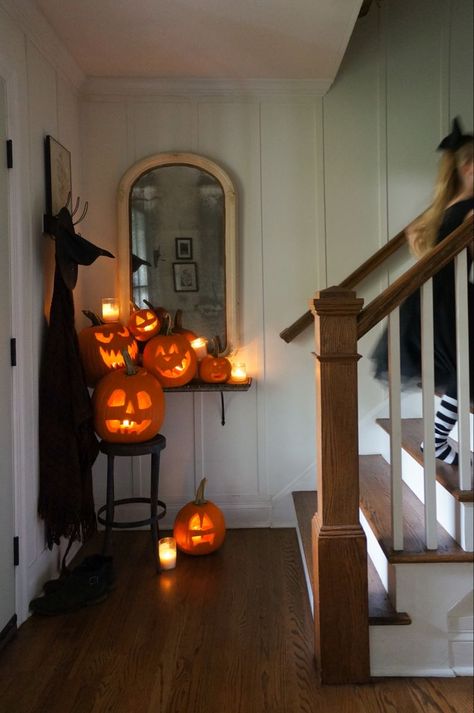 Halloween Crafts Ideas, Halloween Entryway, Halloween Outdoor Decoration, Outdoor Decoration Ideas, Halloween Decoration Ideas, Halloween Costumes Ideas, Casa Halloween, Make Up Ideas, Halloween Garden