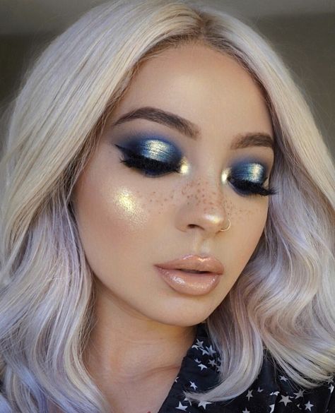 Halo Eye Makeup, Glossy Lips Makeup, Popular Makeup, Fun Makeup, Makeup Idea, Beauty Make-up, Blue Eyeshadow, Beauty Influencer, Glowy Makeup