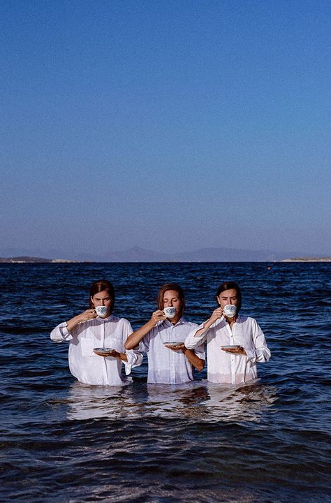 Friendship Photography, Art Direction Photography, Three Girls, Sea Photography, Group Photography, People Poses, Foto Tips, Conceptual Photography, Three Sisters