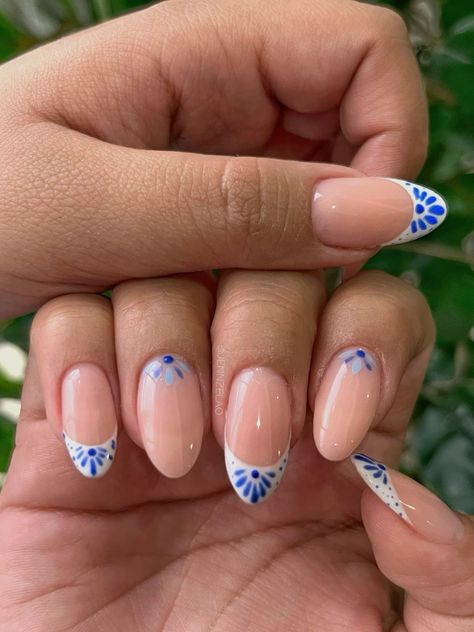 Warning: These nail art ideas may cause extreme jealousy and an overwhelming desire to promptly schedule your next appointment at the salon! So, if you’re not prepared to have the most enviable nails in town, it may be best to turn back now.  . Spanish Style Nail Art, Blue Talavera Nails, Don Julio Nails, Mexican Style Nails Almond, Mexican Nails Short, Spanish Nail Art, Mediterranean Tile Nails, Mexican Wedding Nails, Barro Nail Design