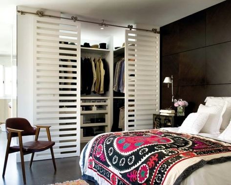 Ideas for the open closet in the room - how to hide? Small Dressing Rooms, Contemporary Closet, Dressing Design, Small Bedroom Storage, Built In Cupboards, Open Closet, Small Closets, Small Bedroom Designs, Sliding Closet Doors