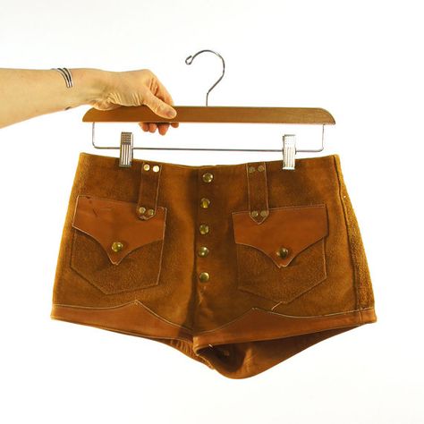 Leather Hot Pants, 70s Shorts, Leather Shorts Women, Hot Pants Shorts, Fashion Decades, Suede Shorts, Vintage Soul, Swimsuit Bottoms, Pants Vintage