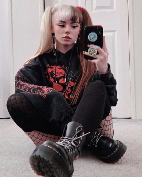 @ / emmalangevinxo Emma Langevin, E Girl Style, Punk Emo, E Girl, Style Clothes, Alternative Rock, Dark Fashion, Gamer Girl, Nirvana