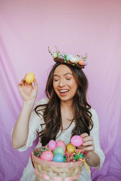 I'm sharing 8 Easy Easter Photoshoot Ideas with EggsEggs are an easy photoshoot prop that you can pick up from your local grocery store. Creative Portrait Photoshoot Ideas, Easter Photoshoot Ideas, Creative Portrait Photoshoot, Portrait Photoshoot Ideas, Portret Photography, Easter Shoot, Easter Photo Backdrop, Easter Portraits, Poses To Try