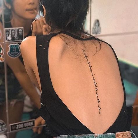 26 Stylish, Small Tattoos You'll Want to Let Everyone Peek At Shape Tattoo, Muster Tattoos, Spine Tattoos For Women, Spine Tattoo, Back Tattoo Women, Spine Tattoos, Pattern Tattoo, Back Tattoos, Star Tattoos