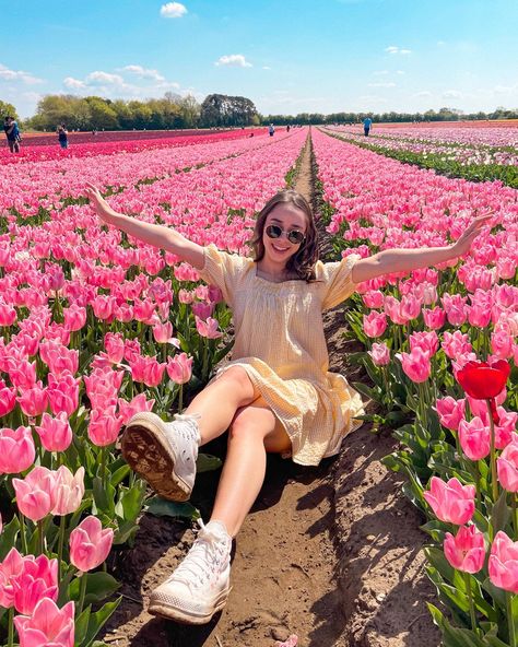 Tulips And Daisies, Field Of Tulips, Carlsbad Flower Fields, Tulip Field, Festival Aesthetic, Spring Portraits, Summer Picture Poses, Spring Photoshoot, Farm Clothes