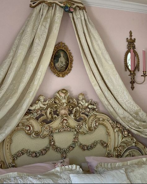 Fairy Aesthetic Bedroom, Sophia Coppola, Mirror Bedroom Decor, Victorian Room, Princess Bedroom, Dream Apartment Decor, Dreams Beds, Casa Vintage, Princess Room